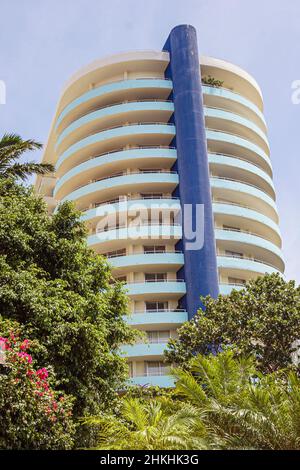 Miami Beach Florida, Collins Avenue, Hochhaus-Eigentumswohnungen Eigentumswohnungen Wohngebäude Balkone rundum Stockfoto