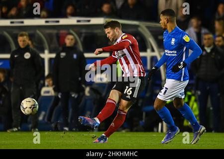 Birmingham, Großbritannien. 04th. Februar 2022. Oliver Norwood #16 von Sheffield United übergibt den Ball Credit: News Images /Alamy Live News Stockfoto