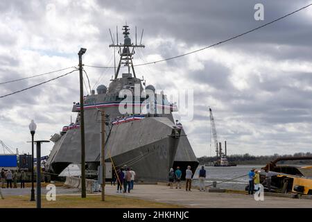 Brunswick, Georgia, USA - 4th. Feb 2022: Die USS Savannah, ein neu gebautes Küstenkampfschiff der Independence-Klasse, wird im Hafen gesehen und in Betrieb genommen Stockfoto