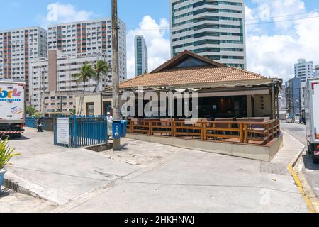 Recife, PE, Brasilien - 14. Oktober 2021: Ilha Sertaneja Restaurant am Boa Viagem Platz. Stockfoto