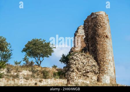 Alter zerstörter Turm in Osteuropa - Teil des 6th. Jahrhunderts Jvari-Klosters in Mzcheta Georgien - eines der ältesten christlichen Klöster des Landes - graben Stockfoto