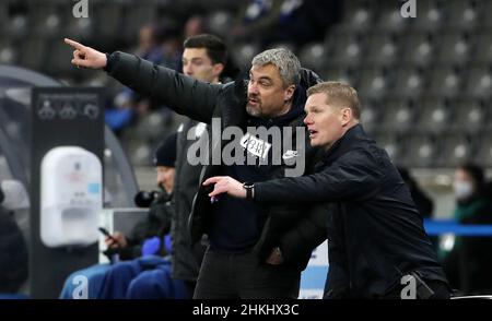 Berlin, Deutschland. 04th Feb, 2022. firo: 4th. Februar 2022 Fuvuball: Fußball: 1st Bundesliga, Saison 2021/2022 Hertha BSC Berlin - VfL Bochum Trainer Thomas Reis, Co-Trainer Markus Gellhaus Credit: dpa/Alamy Live News Stockfoto