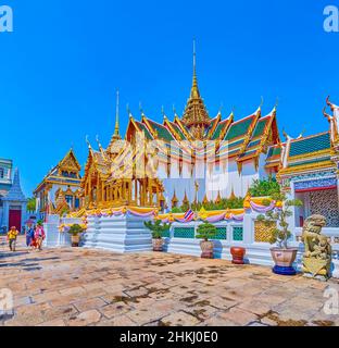 BANGKOK, THAILAND - 12. MAI 2019: Herausragende Architektur von Phra Thinang Dusit Maha Prasat, der Perle des Großen Palastes, am 12. Mai in Bangkok, Thailand Stockfoto