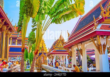 BANGKOK, THAILAND - 12. MAI 2019: Im Emerald Buddha Tempel im Grand Palace, dem heiligsten Religionskomplex der Stadt, am 12. Mai in Bangkok, Th Stockfoto