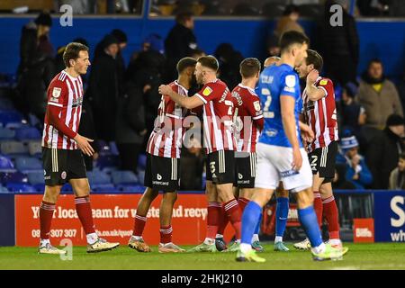 Birmingham, Großbritannien. 04th. Februar 2022. Die Spieler von Sheffield United feiern nach dem letzten Pfiff Credit: News Images /Alamy Live News Stockfoto