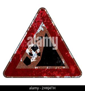 Altes Grunge EU-Straßenschild Warnschild - fallendes Gestein auf der rechten Straßenseite Stockfoto