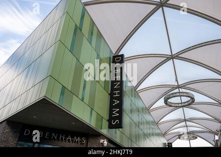 Eine allgemeine Ansicht eines geschlossenen Debenhams-Ladens in Friars Walk in Newport, Wales, Großbritannien. Stockfoto