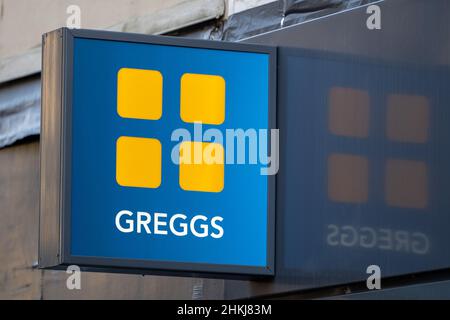 Eine Nahaufnahme eines Greggs-Geschäft Schild. Stockfoto