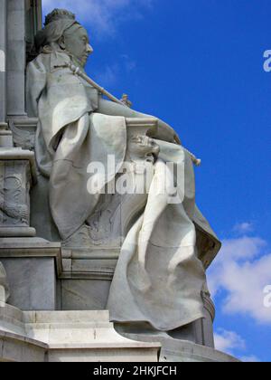 Detail der Queen Victoria Statue, Queen Victoria Memorial, London, UK. Stockfoto