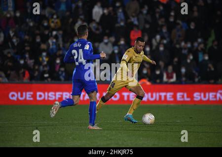 Getafe, Spanien. 4th. Februar 2022. GETAFE - 4. FEBRUAR: Vezo von Levante übergibt den Ball während des La Liga-Spiels zwischen Getafe und Levante im Coliseum Alfonso Pérez Stadium am 4. Februar 2022 in Getafe, Spanien. (Bild: © Sara Arib/PX Imagens via ZUMA Press Wire) Bild: ZUMA Press, Inc./Alamy Live News Stockfoto