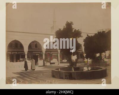 Kunst inspiriert von Damaskus- Abdallah- Pasha House, Felix Bonfils, französisch, 1831-1885, Albumen-Silberfoto, Nach 1867, Blatt: Höhe: 11 Zoll, Syrien, Klassisches Werk, modernisiert von Artotop mit einem Schuss Moderne. Formen, Farbe und Wert, auffällige visuelle Wirkung auf Kunst. Emotionen durch Freiheit von Kunstwerken auf zeitgemäße Weise. Eine zeitlose Botschaft, die eine wild kreative neue Richtung verfolgt. Künstler, die sich dem digitalen Medium zuwenden und die Artotop NFT erschaffen Stockfoto