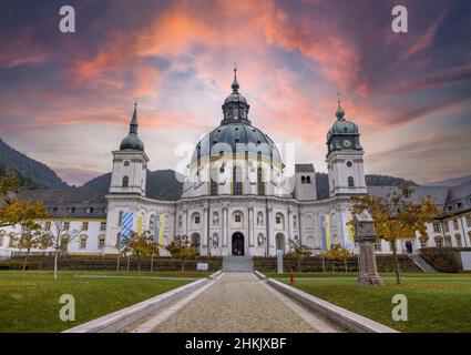 Kloster Ettal, barockes Benediktinerkloster, Innenhof, Deutschland, Bayern, Oberbayern, Oberbayern, Ettal Stockfoto