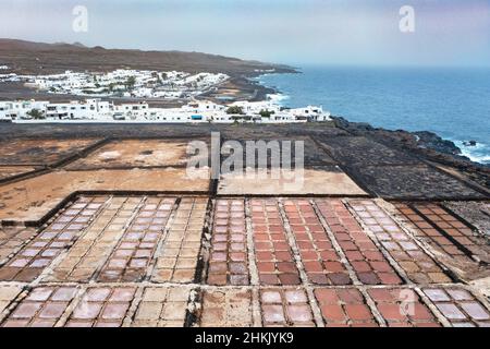 Salinas de Los Cocoteros, Verdunstungsteiche mit verschiedenen Salzgehalten, Luftaufnahme, Kanarische Inseln, Lanzarote, Guatiza, Los Cocoteros Stockfoto