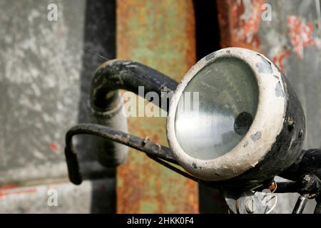 Alte Fahrräder auf einer Müllkippe, Schrott Stockfoto