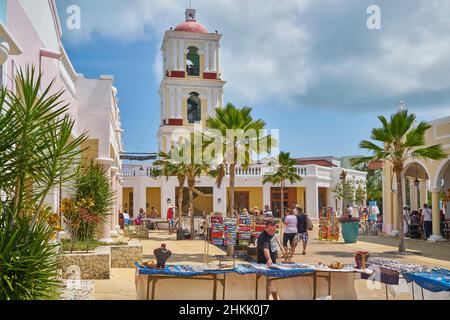 Lokaler Handwerksmarkt im Zentrum von Cayo Santa Maria, Kuba, Villa Clara, Cayo Santa Maria Stockfoto