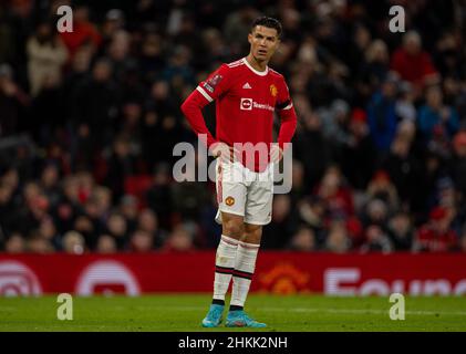 Manchester, Großbritannien. 5th. Februar 2022. Cristiano Ronaldo von Manchester United sieht beim vierten Spiel des englischen FA Cups zwischen Manchester United und Middlesbrough in Manchester, Großbritannien, am 4. Februar 2022 niedergeschlagen aus. Quelle: Xinhua/Alamy Live News Stockfoto