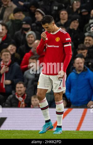 Manchester, Großbritannien. 5th. Februar 2022. Cristiano Ronaldo von Manchester United sieht beim vierten Spiel des englischen FA Cups zwischen Manchester United und Middlesbrough in Manchester, Großbritannien, am 4. Februar 2022 niedergeschlagen aus. Quelle: Xinhua/Alamy Live News Stockfoto