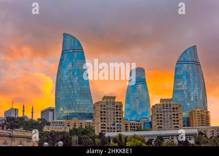 Flame Towers bei Sonnenuntergang, Baku, Aserbaidschan Stockfoto