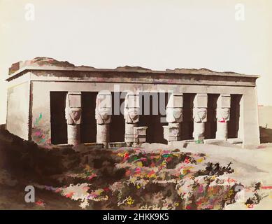 Kunst inspiriert vom Tempel von Hathor in Dendera, Dendur, Blick aus dem Nordosten der façade Tempelfassade, Silberalbumin-Fotografie, Ende 19th. Jahrhundert, Bild/Blatt: 7 3/4 x 10 1/4 Zoll, 19,7 x 26 cm, 19th. Jahrhundert, Silberalbumin-Fotografie, Antonio Beato, Architektur, Black and White, Cleopatra, Classic Works modernisiert von Artotop mit einem Schuss Moderne. Formen, Farbe und Wert, auffällige visuelle Wirkung auf Kunst. Emotionen durch Freiheit von Kunstwerken auf zeitgemäße Weise. Eine zeitlose Botschaft, die eine wild kreative neue Richtung verfolgt. Künstler, die sich dem digitalen Medium zuwenden und die Artotop NFT erschaffen Stockfoto