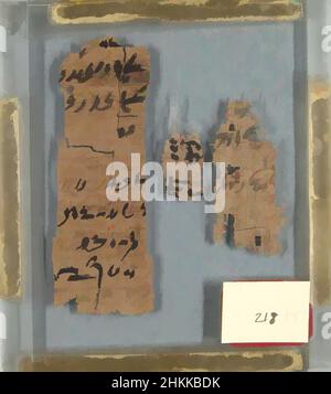 Kunst inspiriert von Papyrus Fragmenten in Demotic, Demotic, Papyrus, Tusche, Ägypten, 305-30 v. Chr., ptolemäische Periode, Größte Fragment: 3 3/8 × 1 in., 8,5 × 2,5 cm, Klassische Werke, die von Artotop mit einem Schuss Moderne modernisiert wurden. Formen, Farbe und Wert, auffällige visuelle Wirkung auf Kunst. Emotionen durch Freiheit von Kunstwerken auf zeitgemäße Weise. Eine zeitlose Botschaft, die eine wild kreative neue Richtung verfolgt. Künstler, die sich dem digitalen Medium zuwenden und die Artotop NFT erschaffen Stockfoto