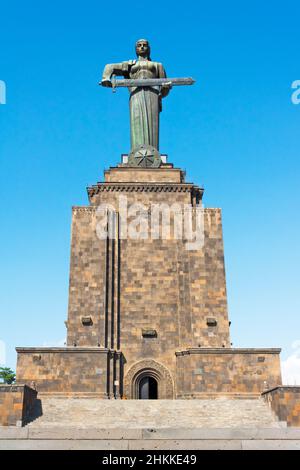 Die monumentale Statue von Mutter Armenien im Victory Park, Jerewan, Armenien Stockfoto