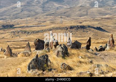 Armenischer Stonehenge, Zorats Karer (auch Karahunj, Karahunj oder Karahunge und Karenisch genannt), eine prähistorische archäologische Stätte in der Nähe von Sisian, Syunik Pr Stockfoto