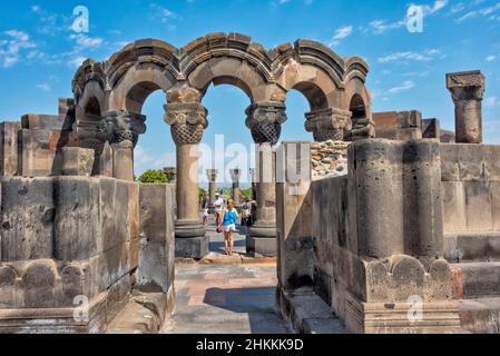 Zvartnots Kathedrale, ein 7. Jahrhundert zentral geplant aisled tetraconch Art armenische Kathedrale, jetzt in Ruinen, UNESCO-Weltkulturerbe, Vagharshapat Stockfoto