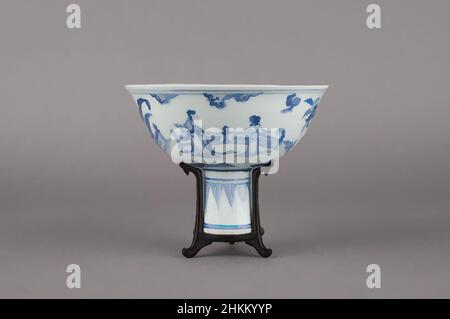 Kunst inspiriert durch Stem Cup mit Design von vier Damen in Gartenlandschaften, Chinesisch, Ming-Dynastie, 1368-1644, Chenghua-Zeit, 1465-1487, oder Hongzhi Periode, 1488-1505, Ende 15th Jahrhundert, Jingdezhen Ware; Porzellan mit Unterglasur kobaltblaue Dekoration, hergestellt in Jingdezhen, Jiangxi, Klassische Werke von Artotop mit einem Spritzer der Moderne modernisiert. Formen, Farbe und Wert, auffällige visuelle Wirkung auf Kunst. Emotionen durch Freiheit von Kunstwerken auf zeitgemäße Weise. Eine zeitlose Botschaft, die eine wild kreative neue Richtung verfolgt. Künstler, die sich dem digitalen Medium zuwenden und die Artotop NFT erschaffen Stockfoto