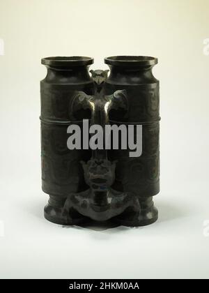 Kunst inspiriert von Doppelvase mit Dekoration von Phönix, Chimera und Chi-Drache, Chinesen, Qing-Dynastie, 1644-1911, Qianlong-Periode, 1736-1795, oder Jiaqing-Periode, 1796-1820, Ende 18th-Anfang 19th Jahrhundert, Bronze mit Gold- und Silbereinlage, China, Asien, Behälter, Metallarbeiten, 18 1/8 x 13 3, Classic Works modernisiert von Artotop mit einem Schuss Moderne. Formen, Farbe und Wert, auffällige visuelle Wirkung auf Kunst. Emotionen durch Freiheit von Kunstwerken auf zeitgemäße Weise. Eine zeitlose Botschaft, die eine wild kreative neue Richtung verfolgt. Künstler, die sich dem digitalen Medium zuwenden und die Artotop NFT erschaffen Stockfoto