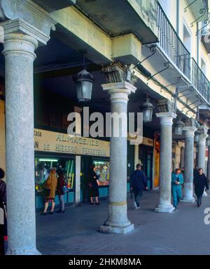 PLAZA MAYOR - SOPORTALES. Lage: AUSSEN. Valladolid. SPANIEN. Stockfoto