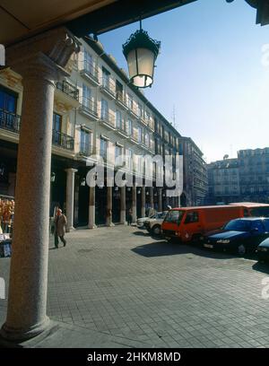 PLAZA MAYOR - SOPORTALES. Lage: AUSSEN. Valladolid. SPANIEN. Stockfoto