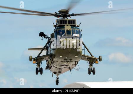 Westland WS-61 Sea King HC4 Commando Hubschrauber. Royal Navy Westland Sea King HC.4 Commando ZD626 Truppentransporthubschrauber schwebt auf RIAT zu landen Stockfoto