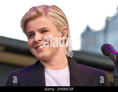 STOCKHOLM, SCHWEDEN - 27. SEPTEMBER 2019: Klimaaktivisten freitags zu zukünftigen Protesten in Stockholm und Künstler Robyn bei der Performance. Stockfoto