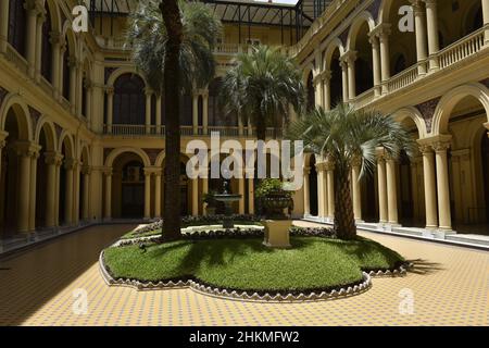 Buenos Aires, Argentinien - 14. Dezember 2019: Die restaurierten Säle des Präsidentenpalastes Casa Rosada sind für die Öffentlichkeit zugänglich Stockfoto