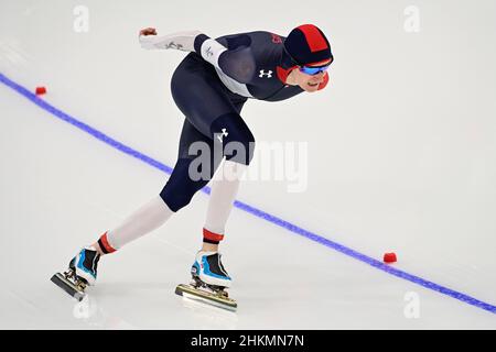 Peking, China. 05th. Februar 2022. Martina Sablikova aus der Tschechischen Republik tritt beim Eisschnelllauf der Frauen 3000m während der Olympischen Winterspiele 2022 in Peking beim Nationalen Eisbändchen Oval (Ice Ribbon) am 5. Februar 2022 in Peking, China, an. Kredit: Roman Vondrous/CTK Foto/Alamy Live Nachrichten Stockfoto