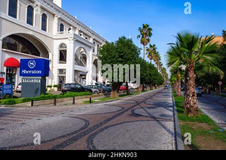 Batumi, Georgia. Oktober 07. 2012. Sheraton Batumi Hotelgebäude in der Rustaveli Straße im Herzen der Stadt, neben dem berühmten Batumi Boul Stockfoto