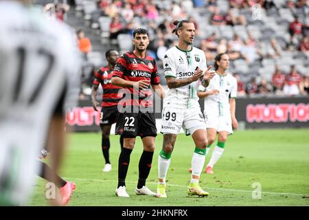 Sydney, Australien. 05th. Februar 2022. 5th. Februar 2022 : CommBank Stadium, Sydney, Australien; A-League Football Sydney Wanderers versus Western United; Aleksandar Prijovic von Western United applaudiert seinen Teamkollegen Credit: Action Plus Sports Images/Alamy Live News Stockfoto