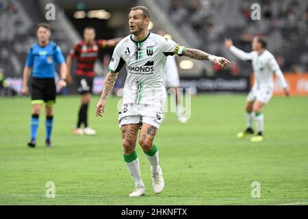 Sydney, Australien. 05th. Februar 2022. 5th. Februar 2022 : CommBank Stadium, Sydney, Australien; A-League Football Sydney Wanderers versus Western United; Alessandro Diamanti von Western United gibt an, wo der Ball gespielt werden sollte Credit: Action Plus Sports Images/Alamy Live News Stockfoto