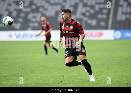 Sydney, Australien. 05th. Februar 2022. 5th Februar 2022 : CommBank Stadium, Sydney, Australien; A-League Football Sydney Wanderers versus Western United; Dimitri Petratos von Western Sydney Wanderers läuft auf den Ball Kredit: Action Plus Sports Images/Alamy Live News Stockfoto