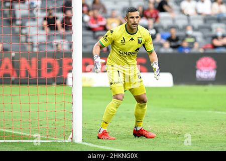 Sydney, Australien. 05th. Februar 2022. 5th February 2022 : CommBank Stadium, Sydney, Australien; A-League Football Sydney Wanderers versus Western United; Jamie Young von Western United schützt seinen Near Post Credit: Action Plus Sports Images/Alamy Live News Stockfoto