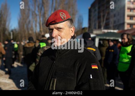 Tschernobyl, Ukraine. 04th. Februar 2022. Am 4. Februar 2022 übten Soldaten der Nationalgarde der Ukraine Militärübungen in der Nähe von Tschernobyl, Ukraine. Die Vorbereitungen in der Ukraine gehen weiter, da russische Streitkräfte an der ukrainischen Grenze mobilisieren.(Foto: Michael Nigro/Sipa USA) Quelle: SIPA USA/Alamy Live News Stockfoto