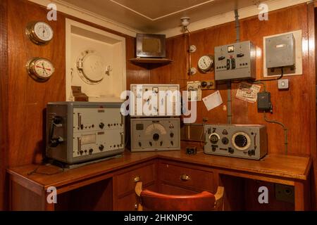 Neu erigter Radioraum im Grimsby Fishing Heritage Center, Grimsby, Großbritannien. Stockfoto