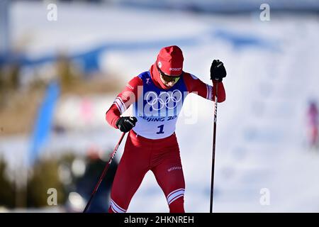 Zhangjiakou, China. 5th. Februar 2022. Natalia Nepryaeva vom ROC tritt beim Skilanglauf der Frauen Skiathlon 7,5km 7,5km im Nationalen Langlaufzentrum in Zhangjiakou, Nordchina, am 5. Februar 2022 an. Quelle: Zhang Hongxiang/Xinhua/Alamy Live News Stockfoto