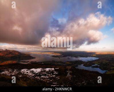 Spektakuläre Berge bei epischen Lichtverhältnissen Stockfoto