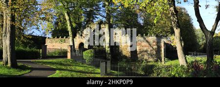 Das Guannock Gate und die Stadtmauern, Vancouver Gardens, The Walks Park, King's Lynn, Norfolk, England Stockfoto