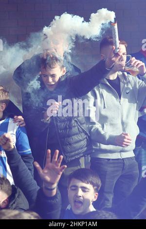 Fans von Hartlepool United lassen einen Aufsehen Stockfoto