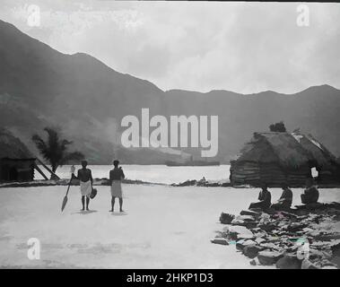 Kunst inspiriert von Pango Pango (sic) Harbour, Samoa, Burton Brothers Studio, Fotostudio, 1884, Dunedin, Schwarz-Weiß-Fotografie, Foreshore mit Blick aufs Meer, mit hohem Berg dahinter. Zwei Männer stehen (links vorne) Mann auf der linken Seite mit Ruder in der rechten Hand und Korb in, Classic Works modernisiert von Artotop mit einem Schuss Moderne. Formen, Farbe und Wert, auffällige visuelle Wirkung auf Kunst. Emotionen durch Freiheit von Kunstwerken auf zeitgemäße Weise. Eine zeitlose Botschaft, die eine wild kreative neue Richtung verfolgt. Künstler, die sich dem digitalen Medium zuwenden und die Artotop NFT erschaffen Stockfoto