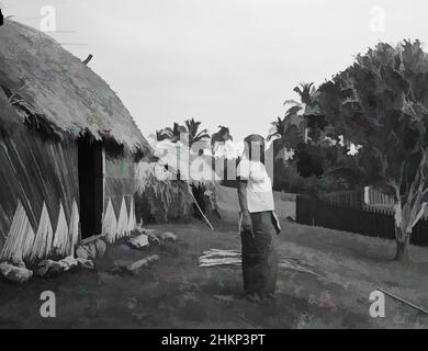 Kunst inspiriert von Tongan Woman, Nukualofa [Nuku'alofa], Burton Brothers Studio, Fotostudio, 29. Juli 1884, Neuseeland, Schwarz-Weiß-Fotografie, Frau, die vor Fale seitlich steht, mit Tür direkt hinter ihr. Ein kleineres Fale liegt dahinter. Nach rechts kleiner Baum und ein Pfiff, Classic Works modernisiert von Artotop mit einem Schuss Moderne. Formen, Farbe und Wert, auffällige visuelle Wirkung auf Kunst. Emotionen durch Freiheit von Kunstwerken auf zeitgemäße Weise. Eine zeitlose Botschaft, die eine wild kreative neue Richtung verfolgt. Künstler, die sich dem digitalen Medium zuwenden und die Artotop NFT erschaffen Stockfoto