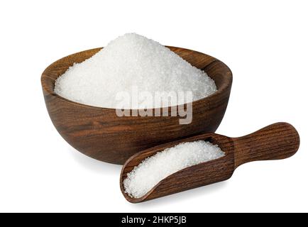 Zucker in dunkelbrauner Holzschüssel und Kugel isoliert auf weiß Stockfoto