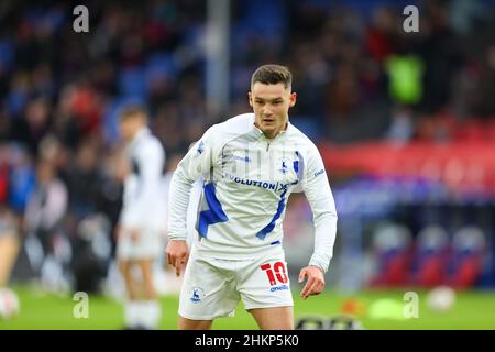 5th. Februar 2022 : Selhurst Park, Crystal Palace, London, England; FA Cup Fußball, Crystal Palace versus Hartlepool: Luke Molyneux von Hartlepool hat sich während des Warm-Ups zusammengeschlossen. Stockfoto